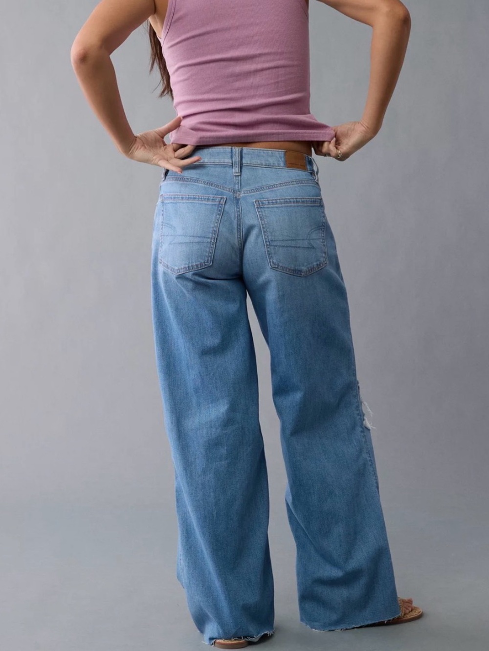 American Eagle Low Rise Baggy Wide Leg Jeans Distressed Knees Size 2 Extra Long - Picture 8 of 14
